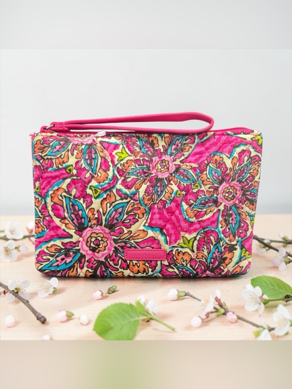 🩷VERA BRADLEY🩷Sunburst Floral Quilted Wristlet/NWOT